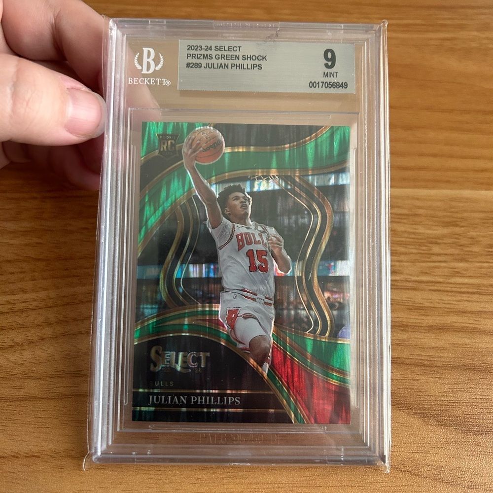 Julian Phillips Chicago Bulls 2023-24 Panini Select Prizms Green Shock Mint 9